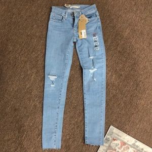 *NEW WITH TAGS* Levi’s 710 Super Skinny Jeans